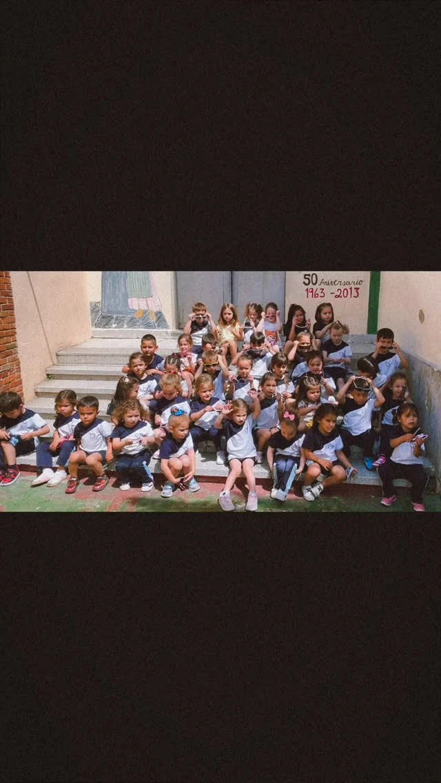 Este próximo jueves, los peques de 3º de infantil del cole ¡SE GRADÚAN!
Un pasito más, una etapa nueva. 
#nsrocio #nosgraduamos🎓